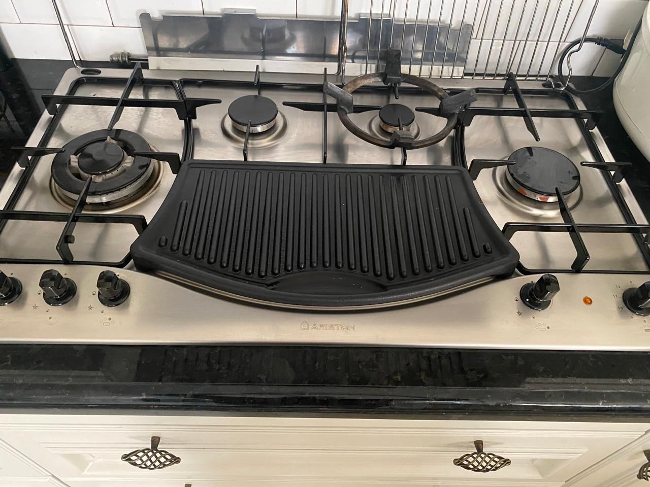 Perbaikan oven MODENA di rumah pelanggan